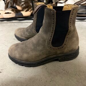 Blundstone Distressed Brown Leather Boots